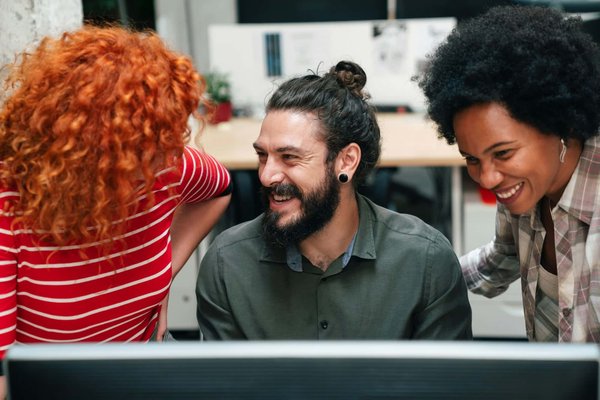 Générateur d'images IA : l'outil incontournable pour les créatifs d'entreprise