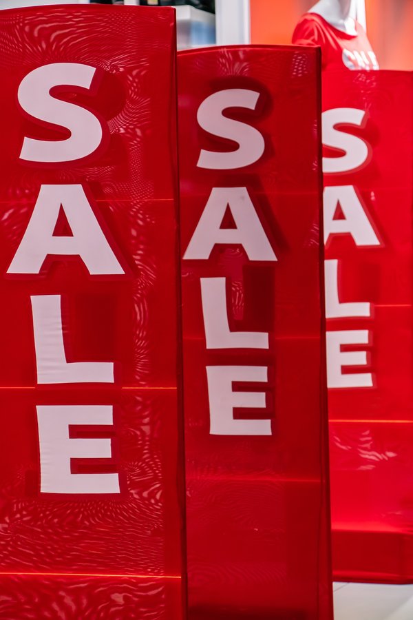 Kit affiches soldes sur fond blanc : augmentez vos ventes !